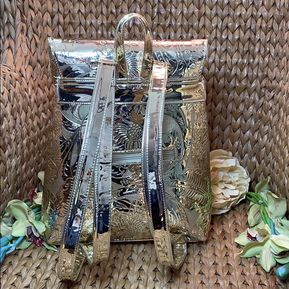 Back pack - Picture 2 of 5